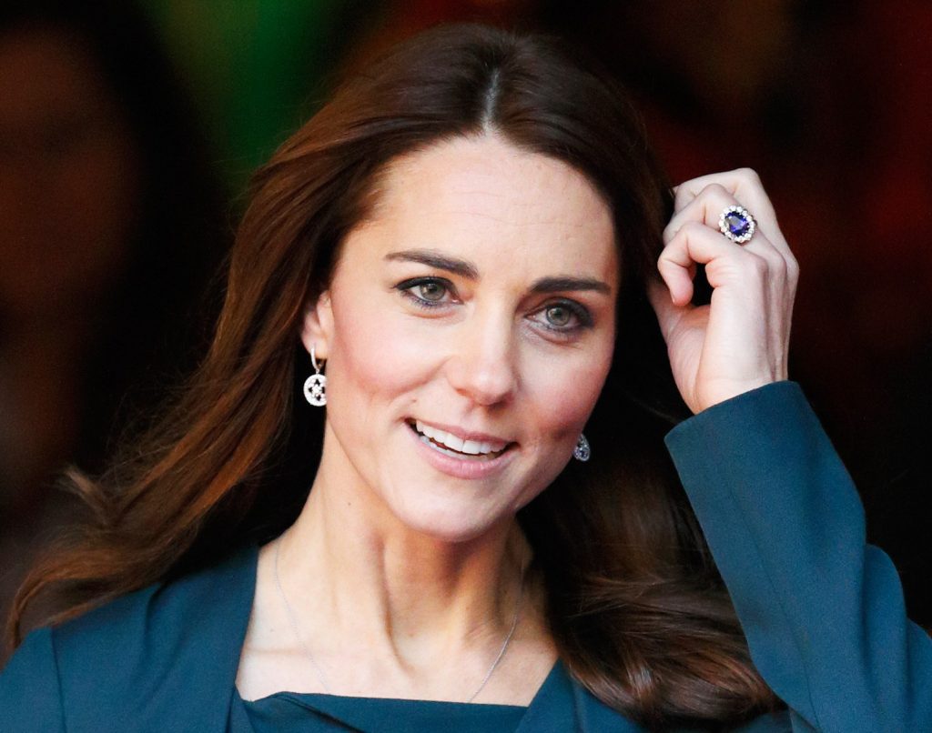 kate_middleton_engagement_ring_vogue